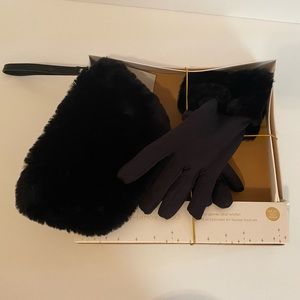 House of Harlow Gift Set with Gloves and Wristlet